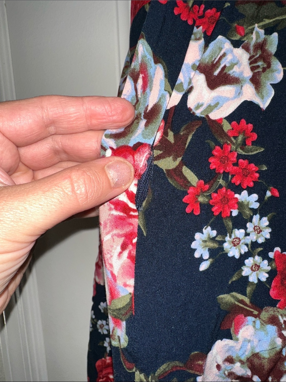 Loft Floral Navy Sleeveless Tie-Waist jumpsuit size Large - Picture 4 of 9